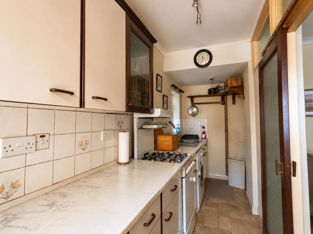 House in Bradford, Holmewood - View 4