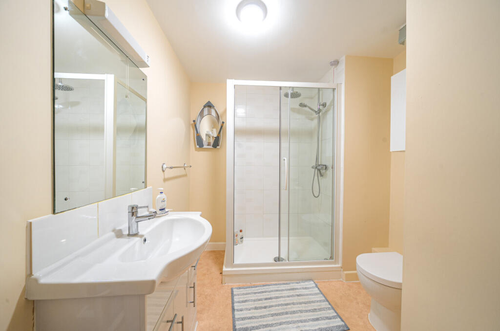 Apartment in East Hampshire, Newtown, Alton - More
