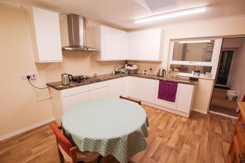 32, Coles Lane photo 4