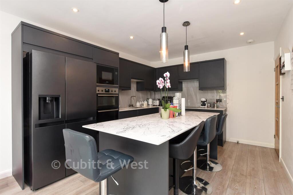 House in Croydon - View 5