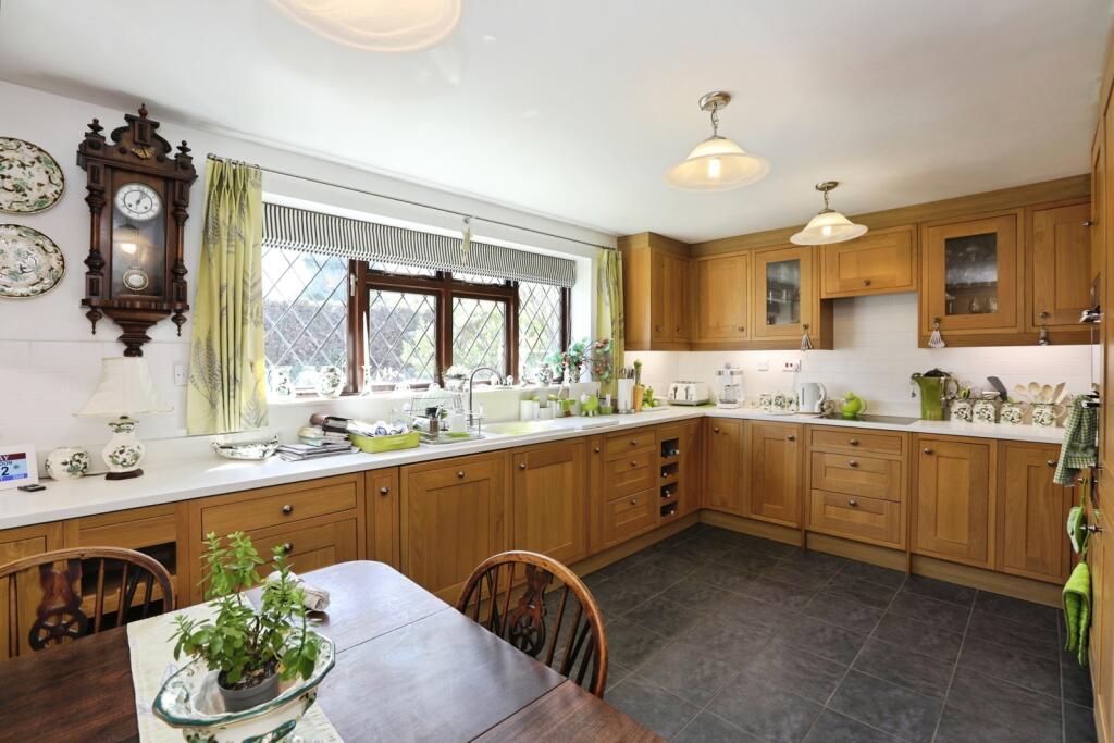 House in Tunbridge Wells, Hawkenbury - View 4