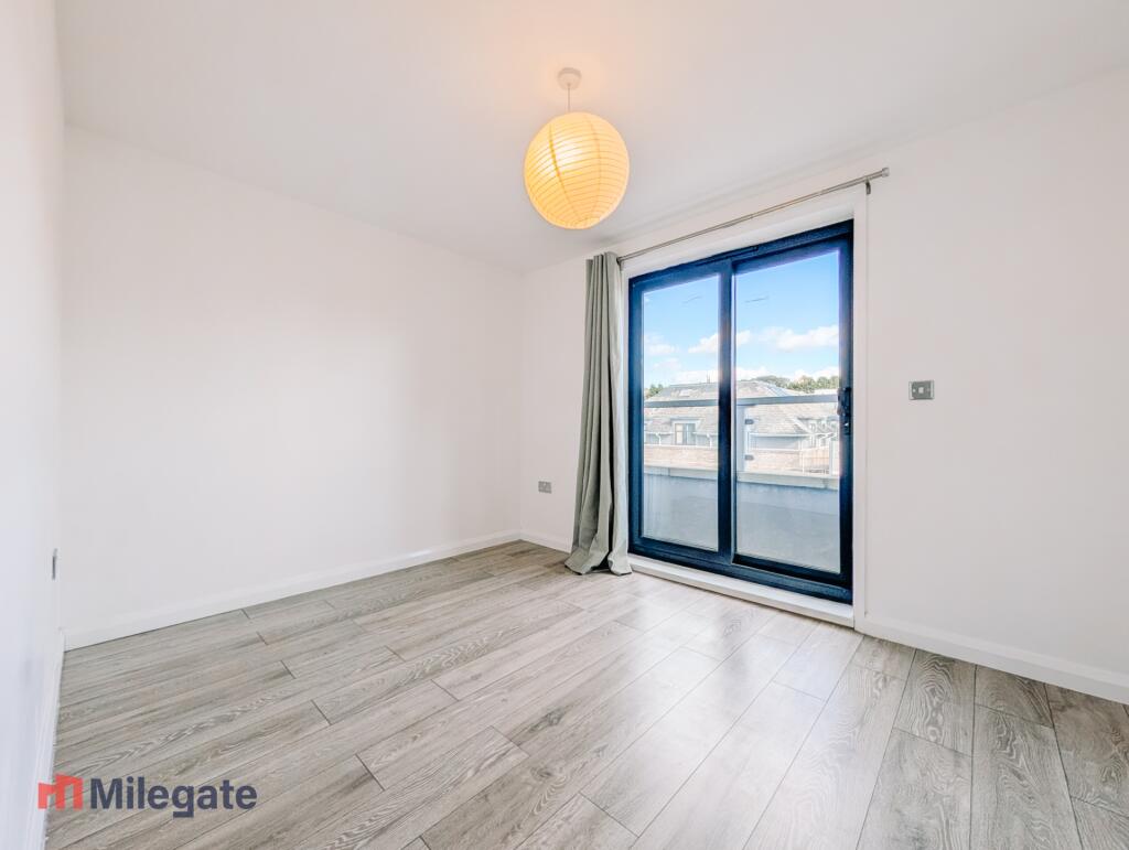 Apartment in Hemel Hempstead - View 2