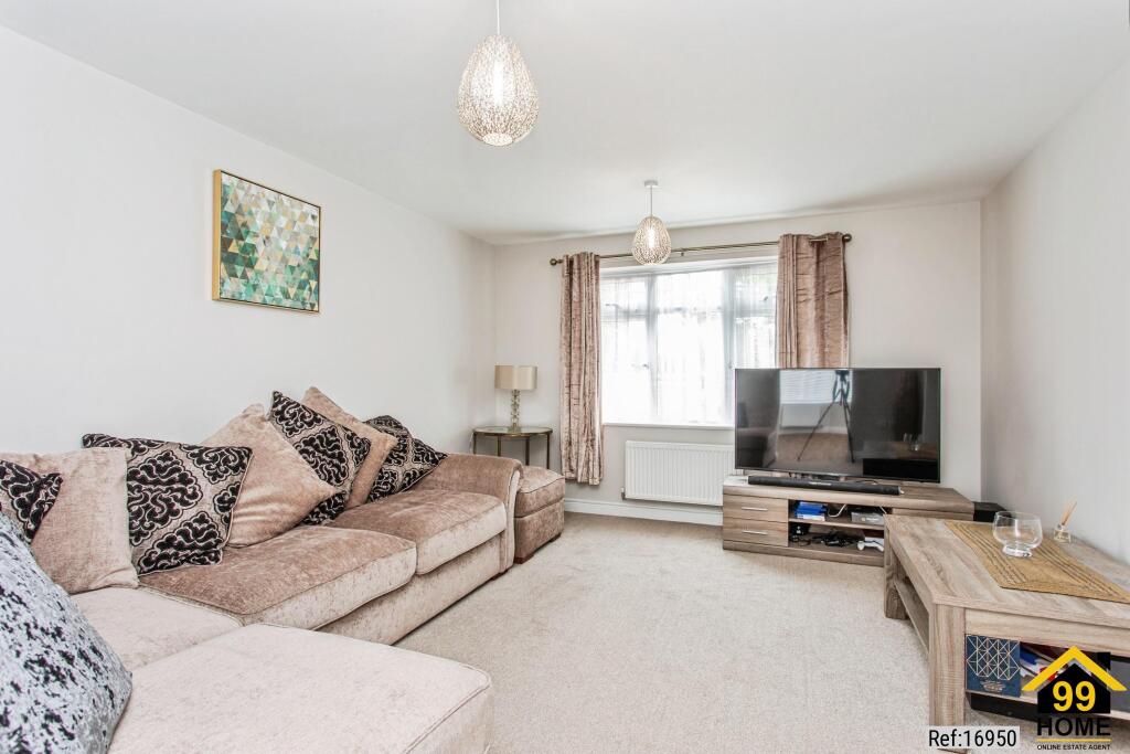 Apartment in Southend-on-Sea, Essex - More