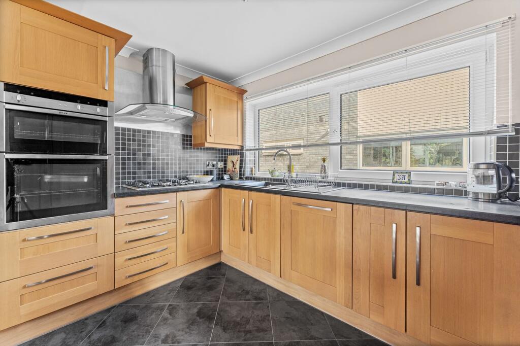 Apartment in Spelthorne, Surrey - View 5