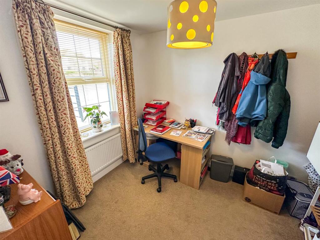 House in Weldon, Priors Hall Park - View 5