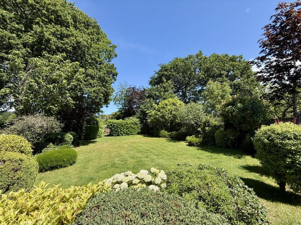 Pinewood Road, Highcliffe on Sea photo 4