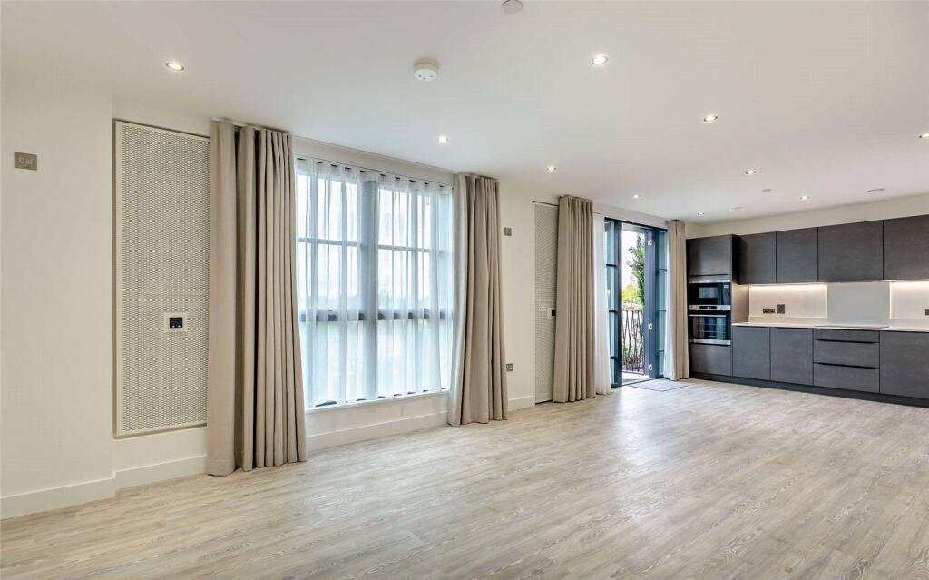 Apartment in Cambridge, Eddington - View 5