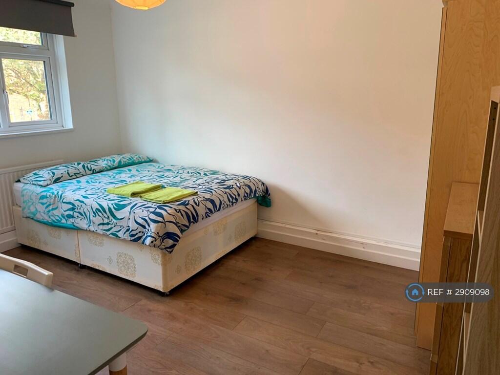 4 bedroom flat for rent