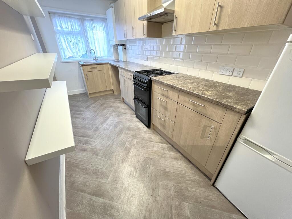 Oval Road North, Dagenham, RM10 - View 4