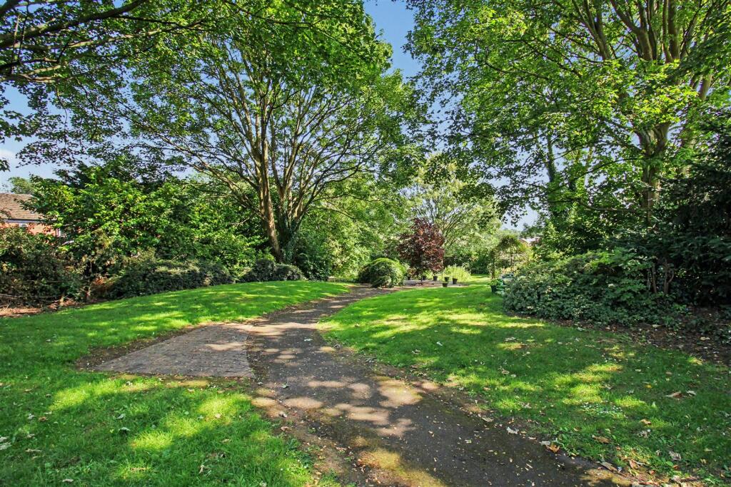 Apartment in Rothwell, North Northamptonshire - View 4
