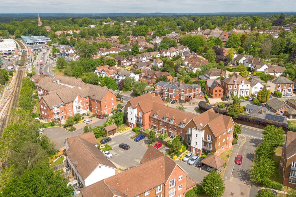 Apartment in Wokingham, Emmbrook - View 4