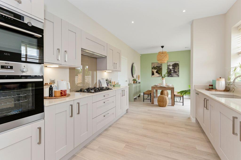 House in East Calder, Calderwood - View 5