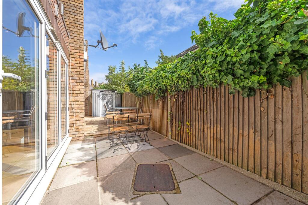 Apartment in London - View 2