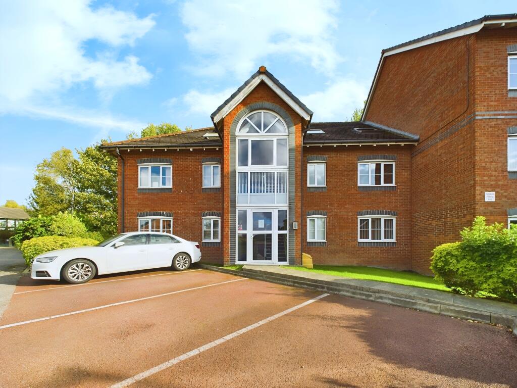 2-bed flat on Delph Hollow Way, Sherdley Park, St Helens, WA9, £99,950