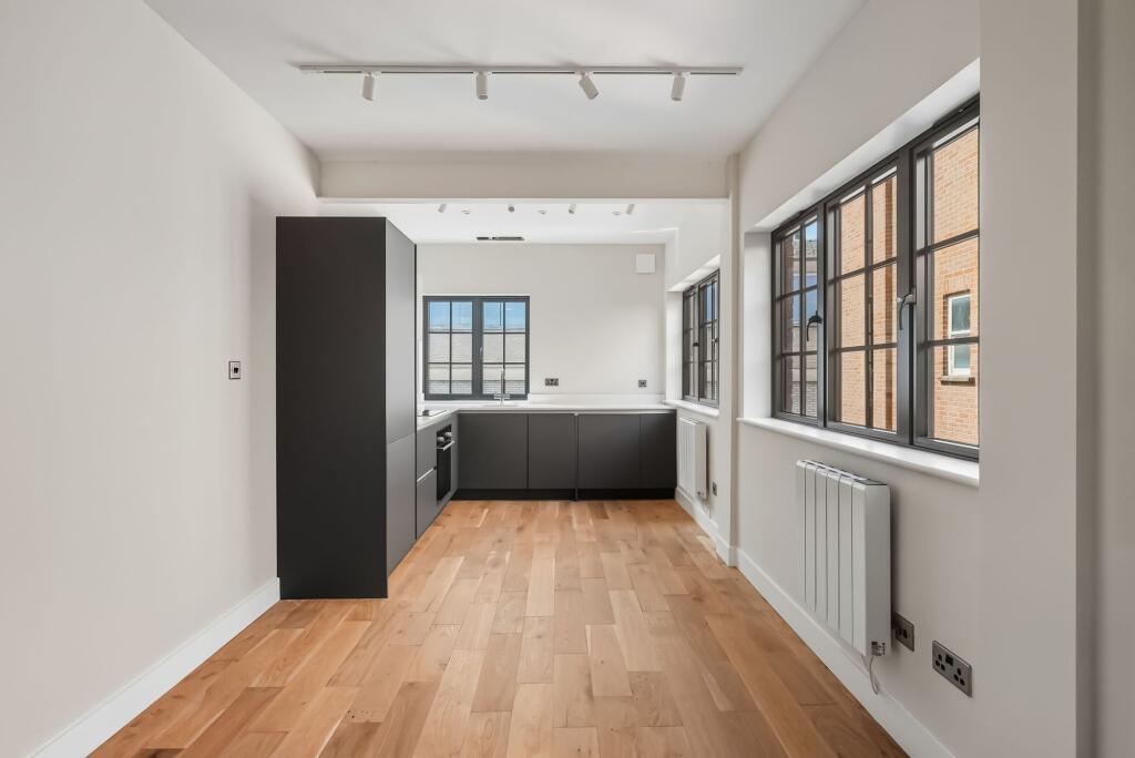 Main image of property: 97 High Street, Sutton, SM1