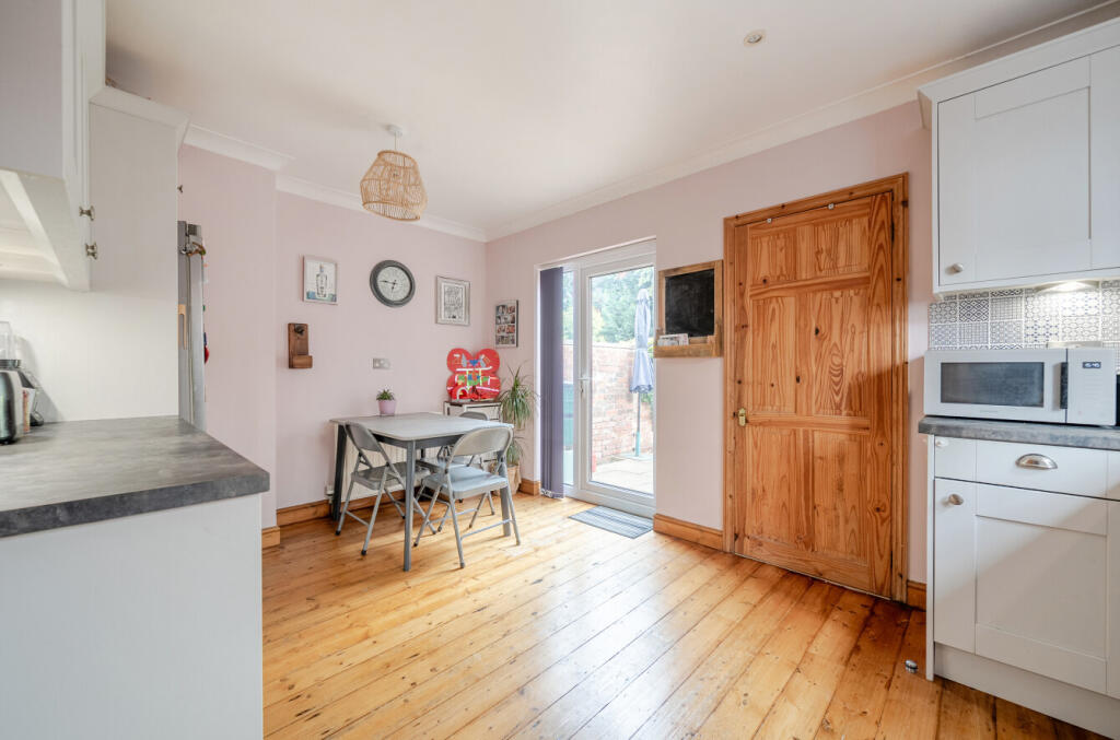House in Guildford - View 2