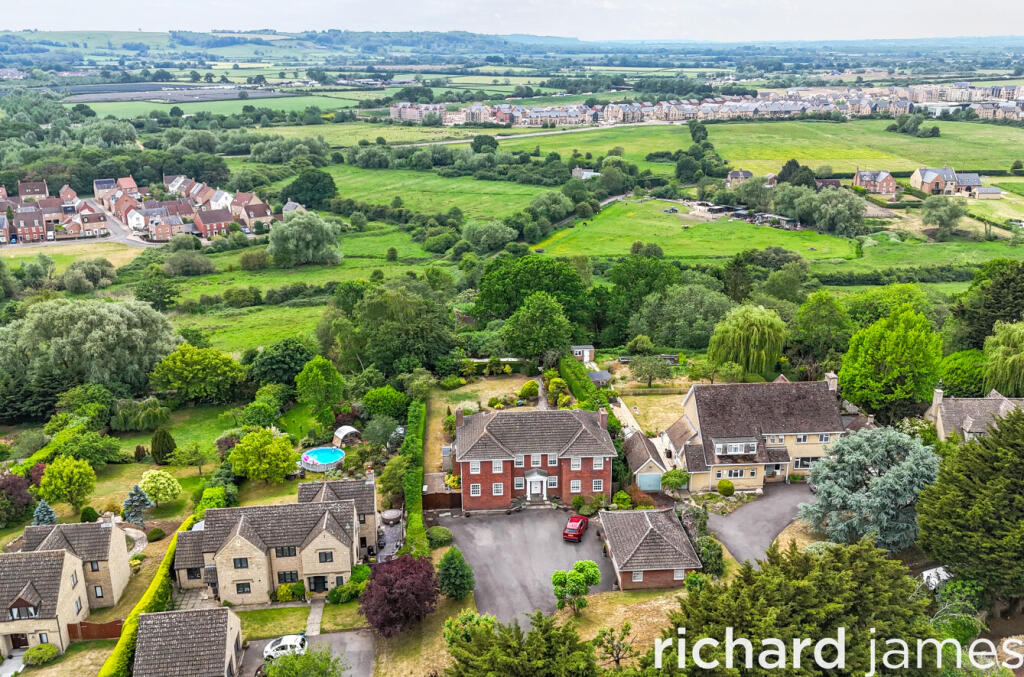 Field Rise, Old Town, Swindon, SN1 4HP photo 4