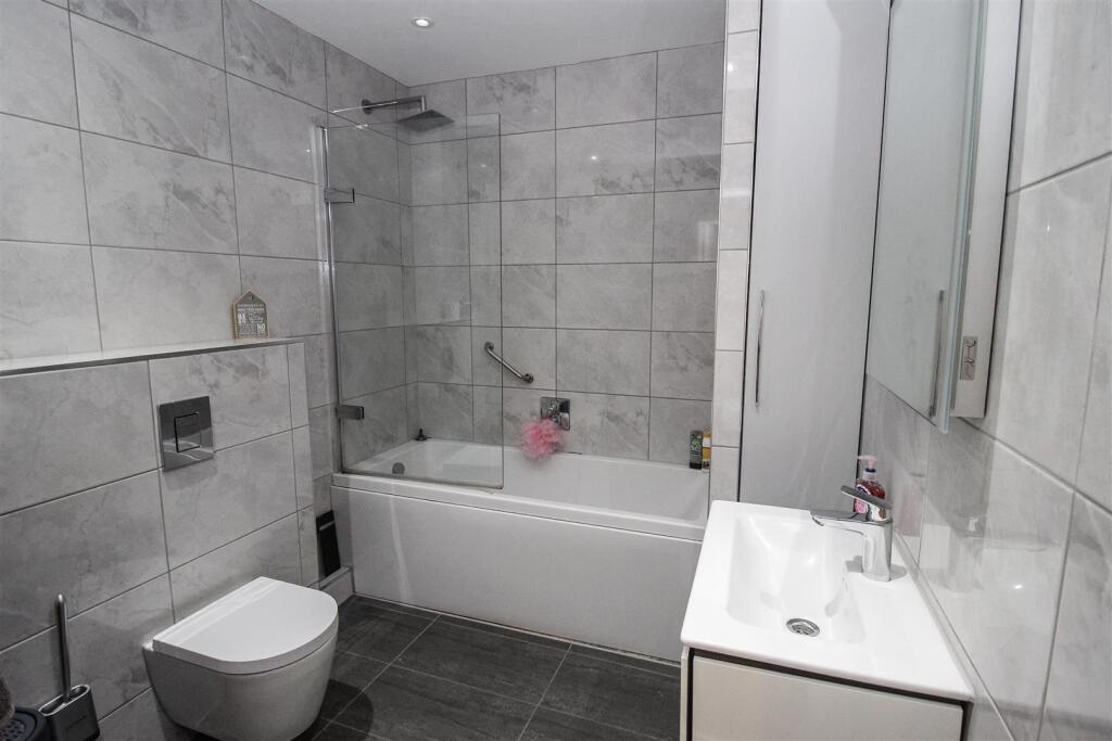 Apartment in Rochford, Hullbridge - View 4