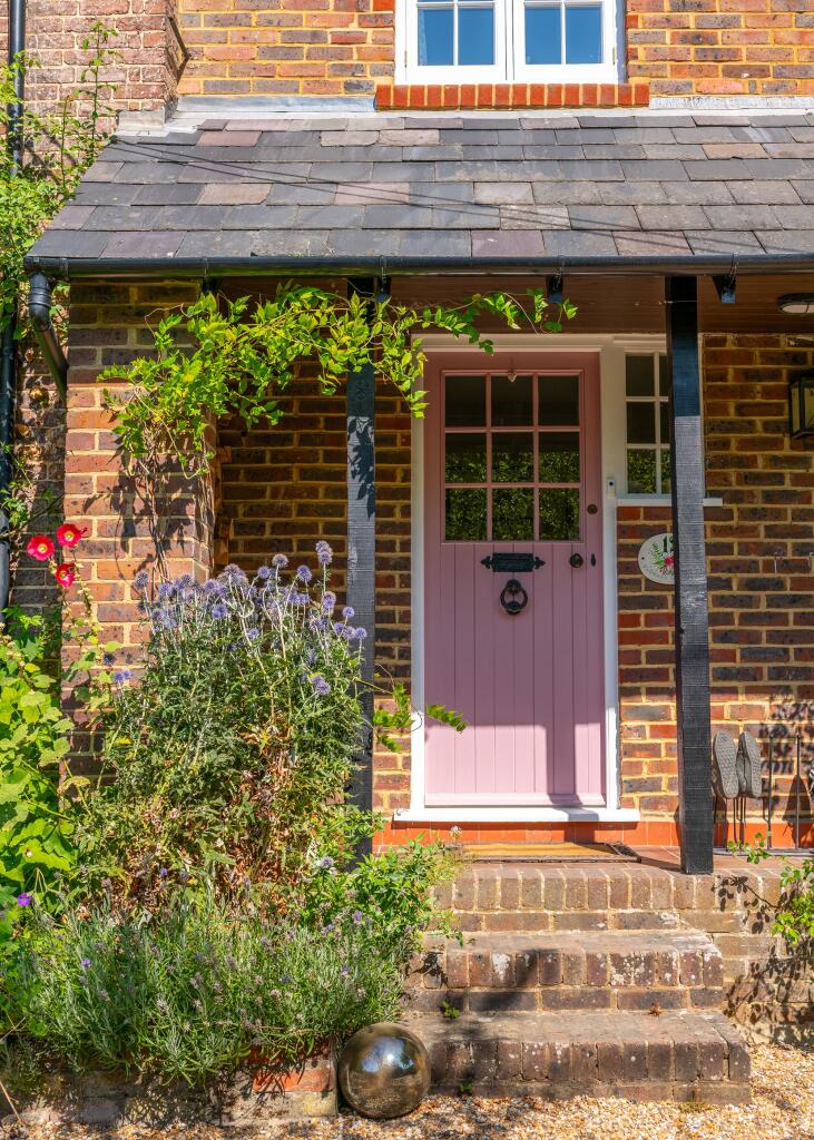 House in Mole Valley, Betchworth - View 3