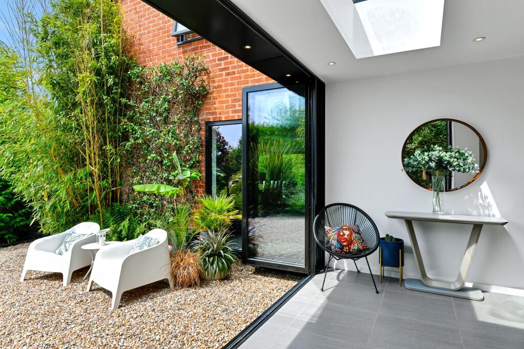 Greenacre, Burton Joyce, Nottinghamshire NG14 5BT photo 4