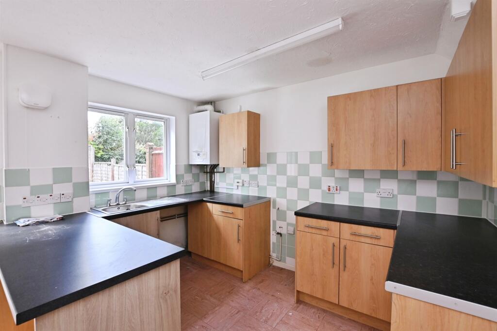 House in Clanfield - View 3
