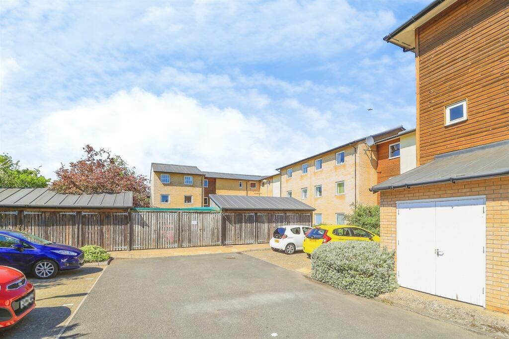 Apartment in Milton Keynes - View 5