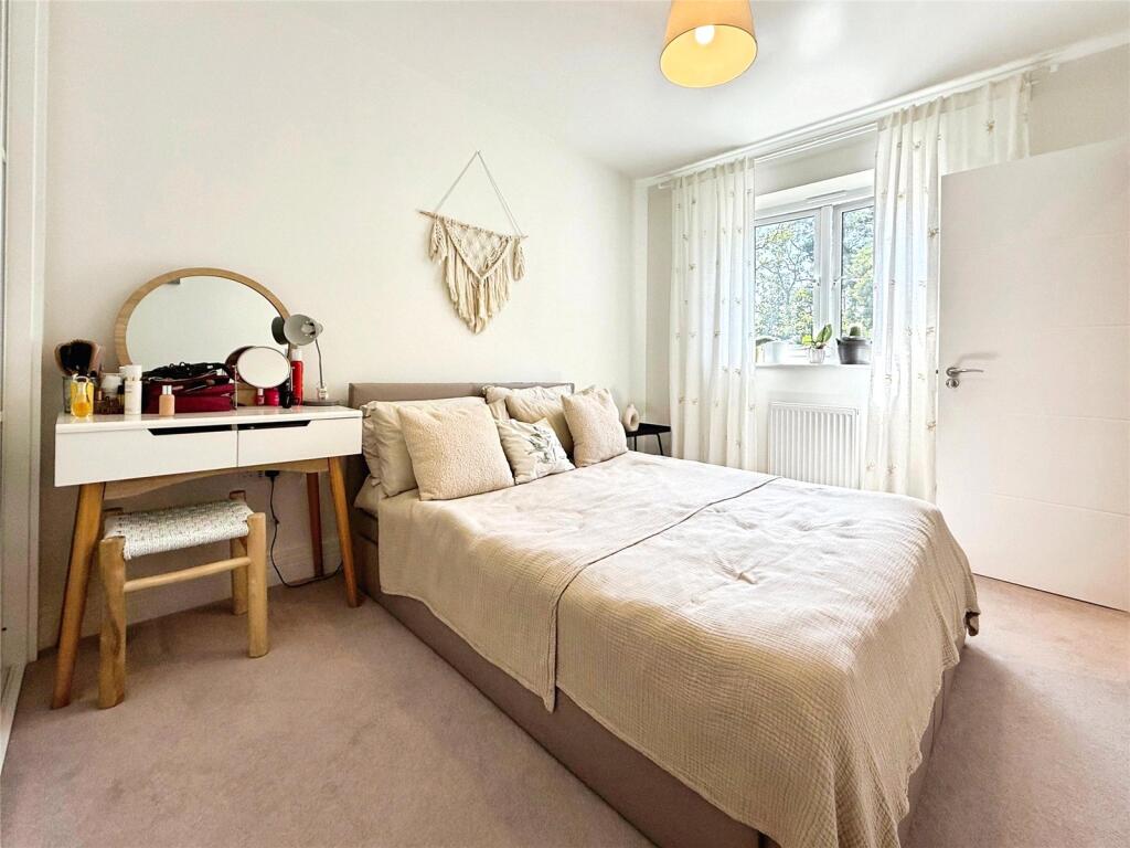 Apartment in Reading - View 5