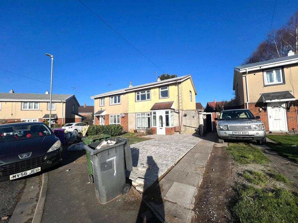 Main image of property: Carisbrooke Gardens, Wolverhampton, West Midlands, WV10