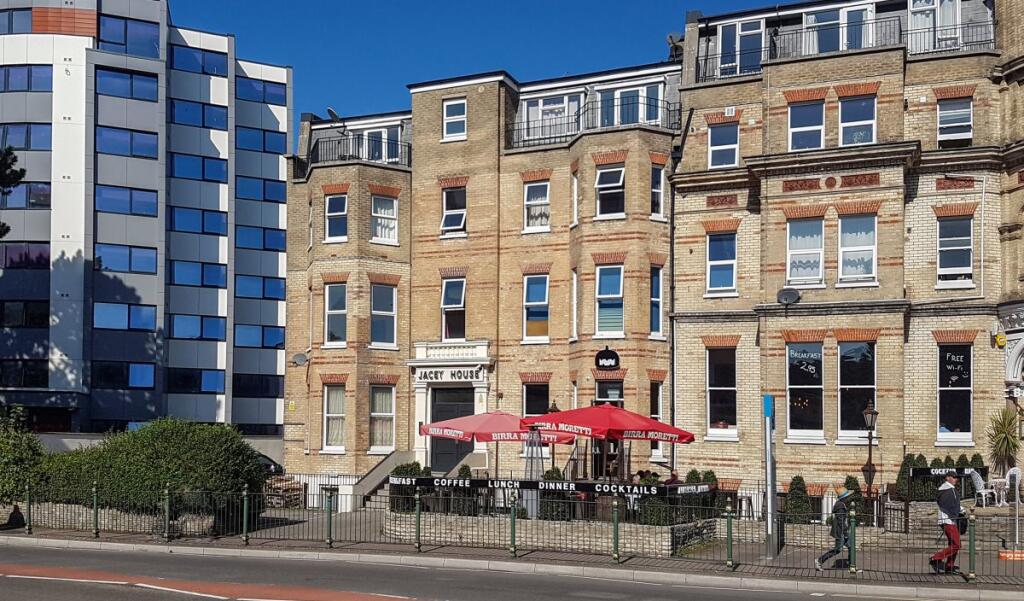 Bath Road, Lansdowne