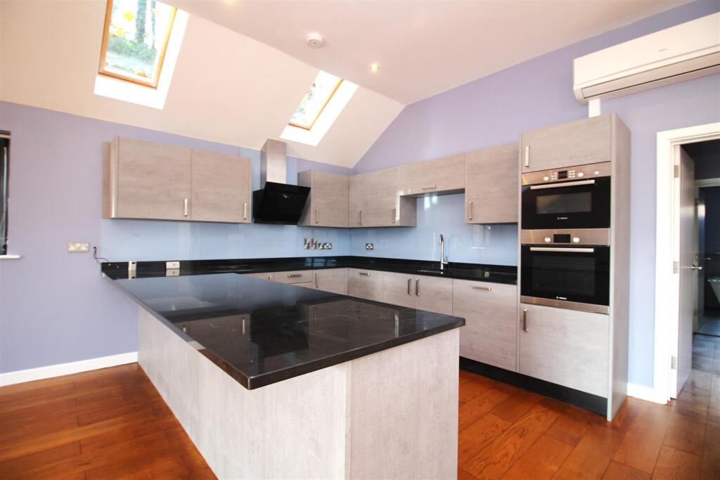 House in Peasedown St. John, Bath and North East Somerset - View 4