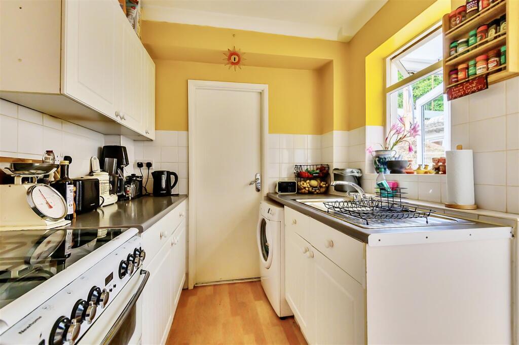 Gibbon Road, NEWHAVEN photo 5