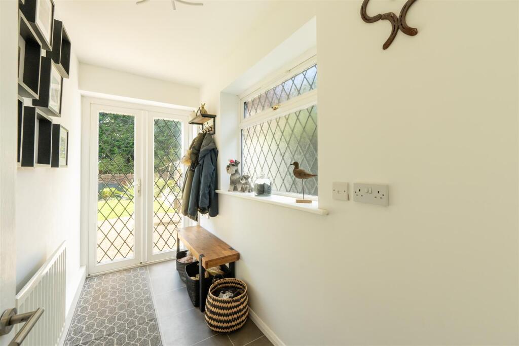 House in East Staffordshire, Marchington - More