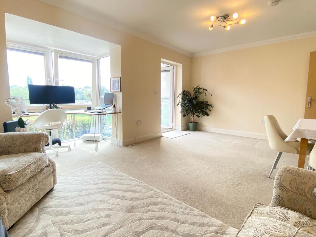 Apartment in Warwick - View 3