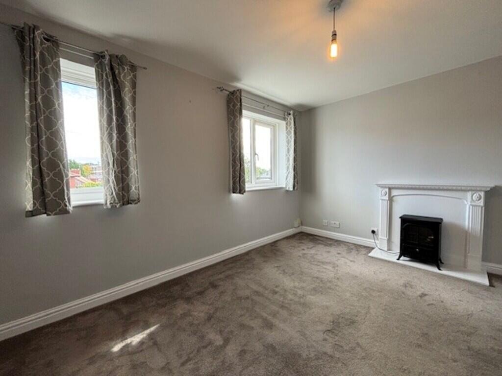 Apartment in Sandwell, West Midlands - View 2