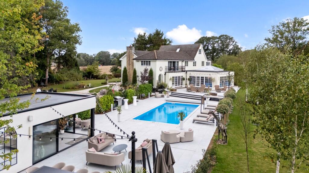 House in Haywards Heath, Wivelsfield - View 3