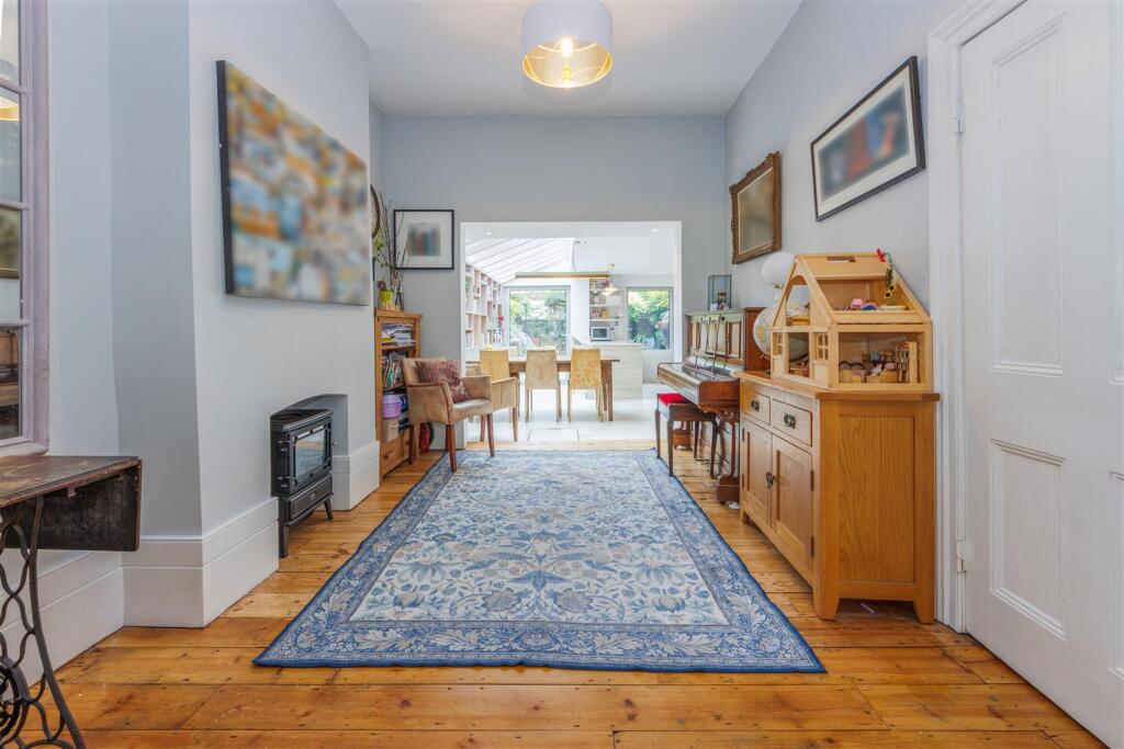 House in London - View 5