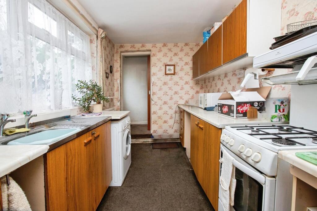 House in Ashfield, Sutton in Ashfield, Nottinghamshire - View 5