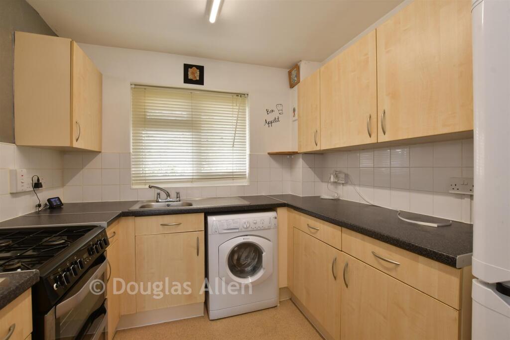 Apartment in Waltham Abbey - View 4