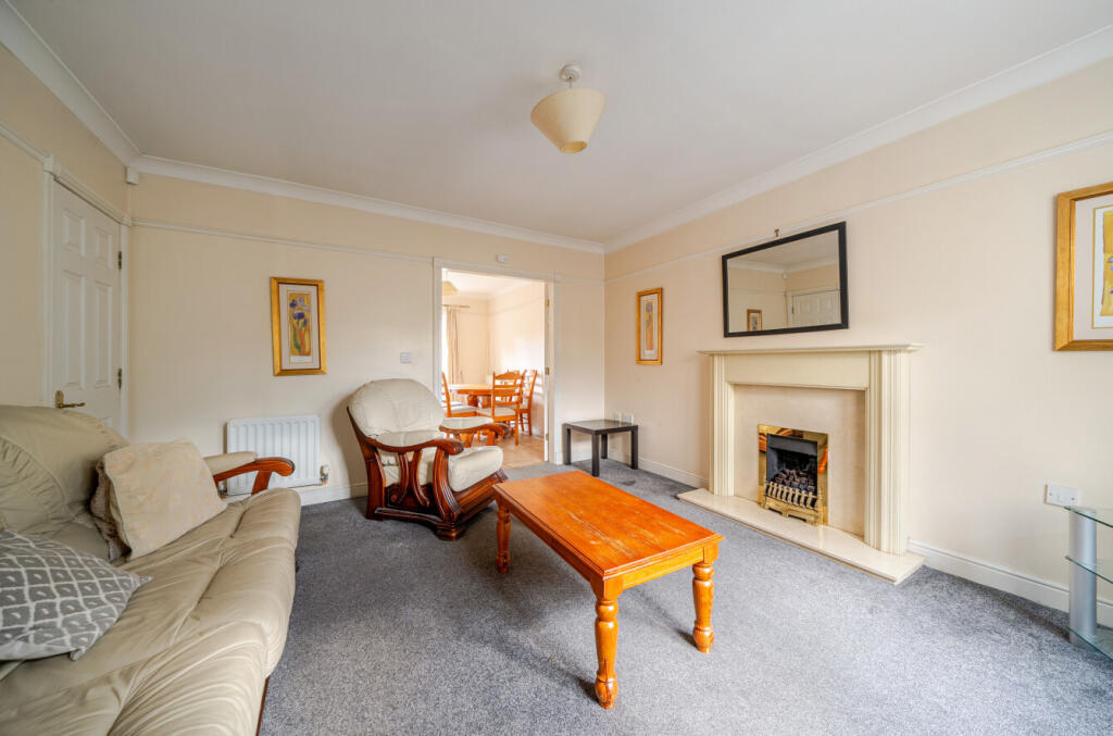 House in Leeds, Gledhow Park, Chapeltown - More