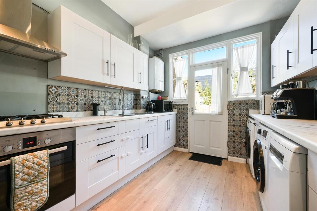 House in London - View 2
