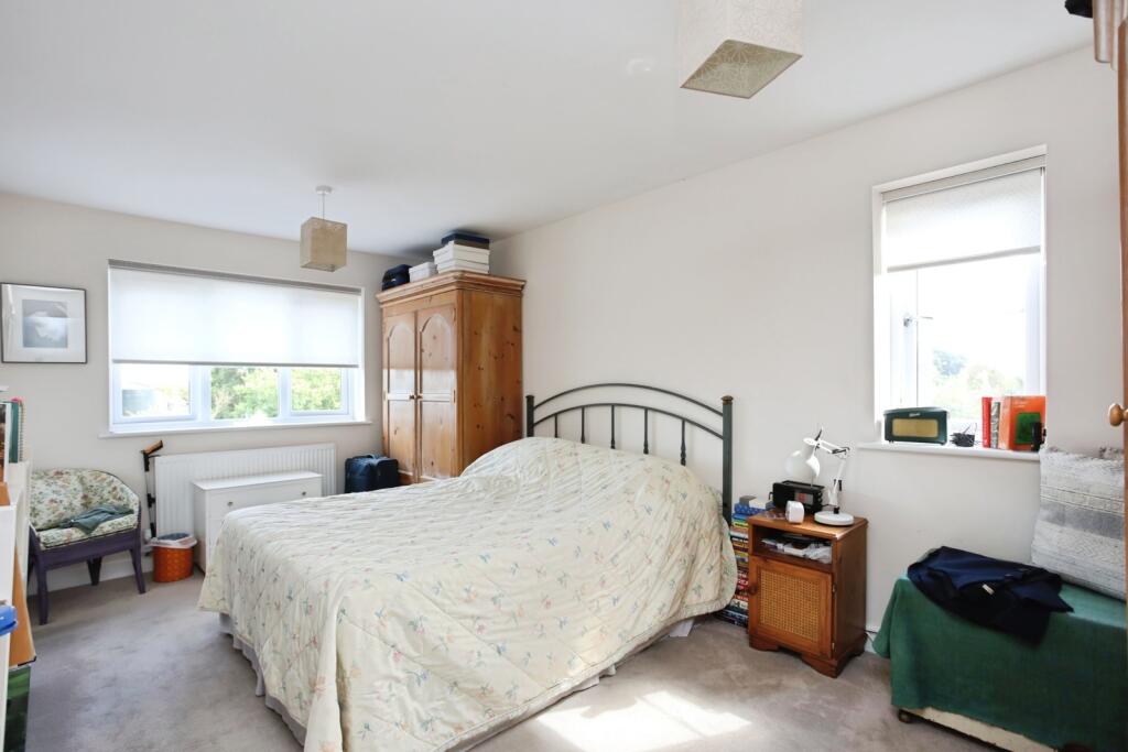 House in Maidstone, Staplehurst - More