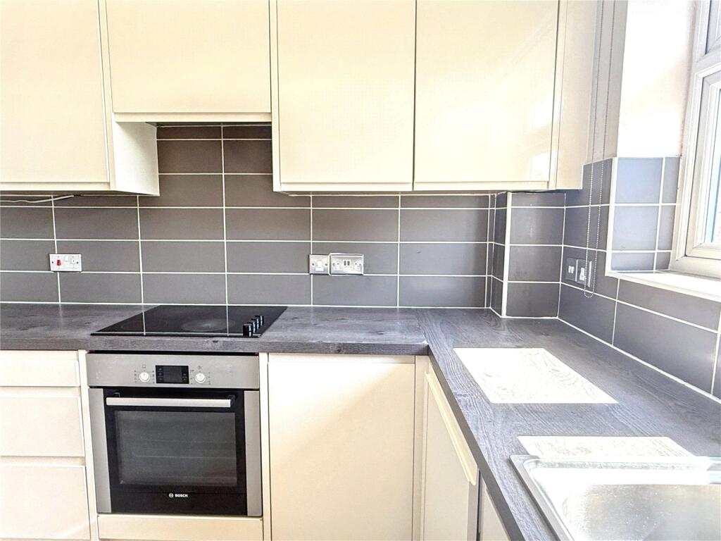 Apartment in Enfield - View 5