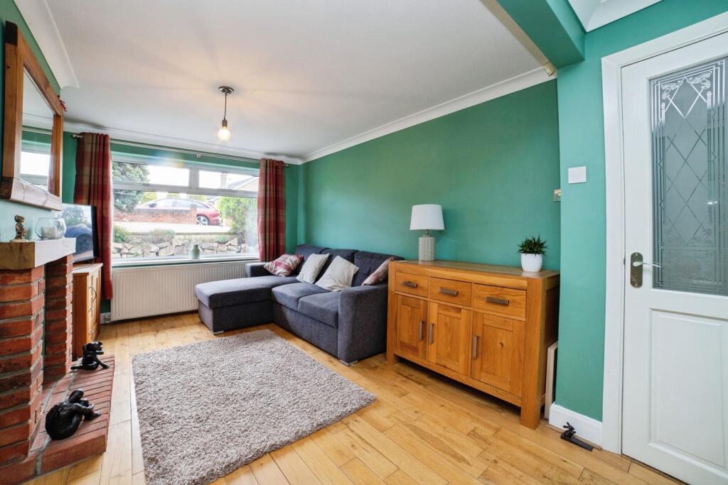 House in Mansfield, Nottinghamshire - More