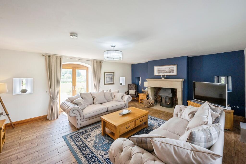 House in Doncaster, Moss - View 2