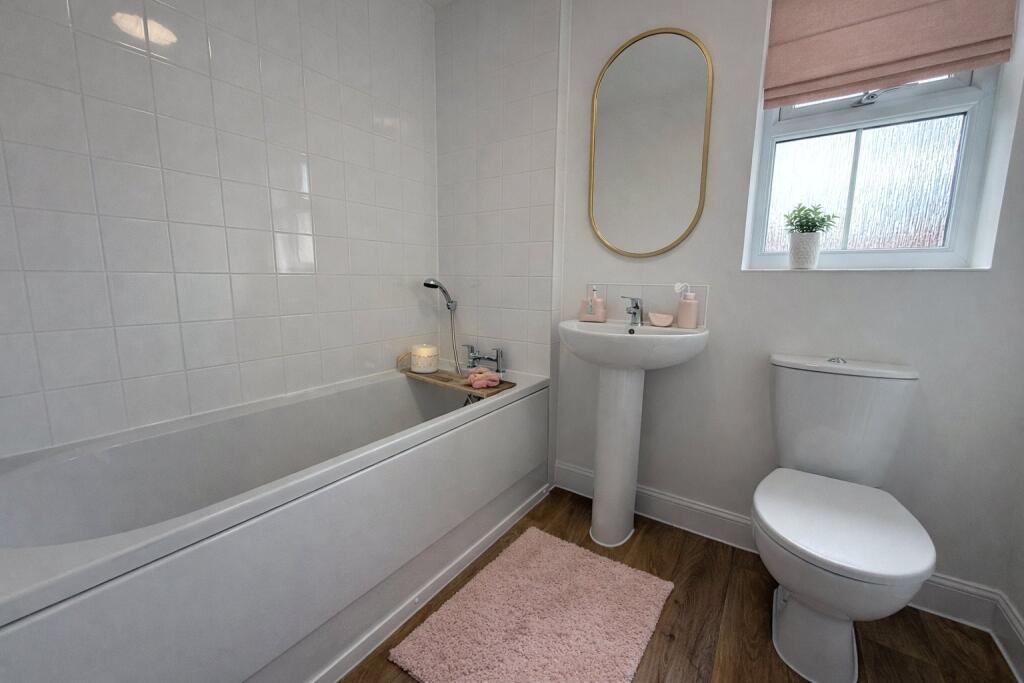 Arrowhead Place, Dunmow, Essex photo 5