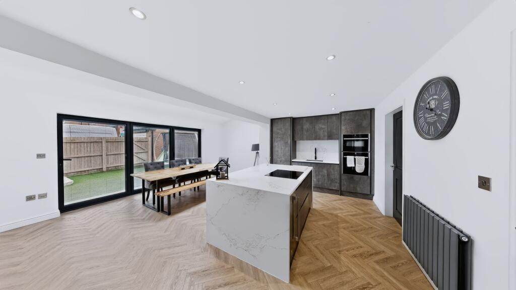 Sky Lark Close, Lostock, BL6 photo 3
