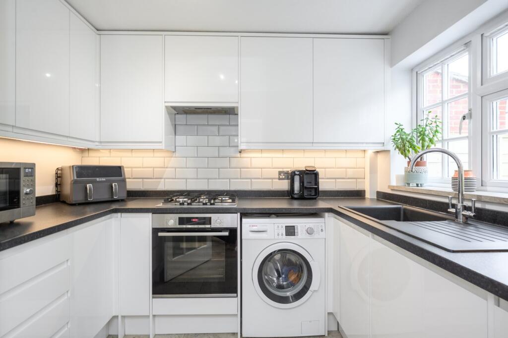 Dunsmore Road, Walton-on-Thames, KT12 photo 4