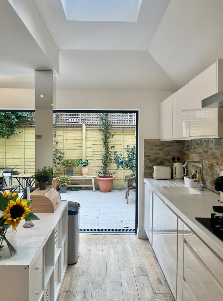 Apartment in London - View 5