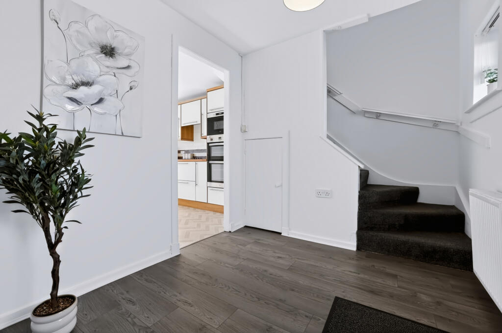 House in Kirkintilloch, Harestanes - More