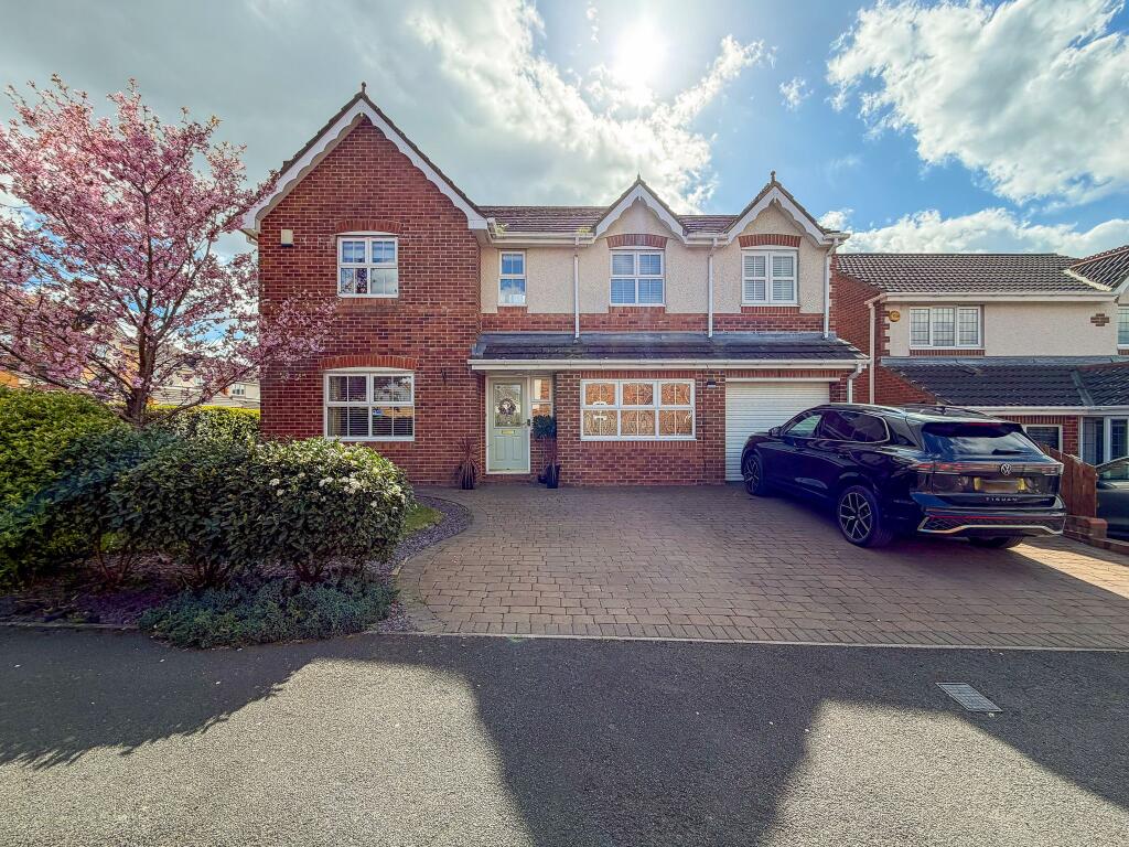 4-bed detached on The Meadows, Burnopfield, Newcastle upon Tyne, £375,000